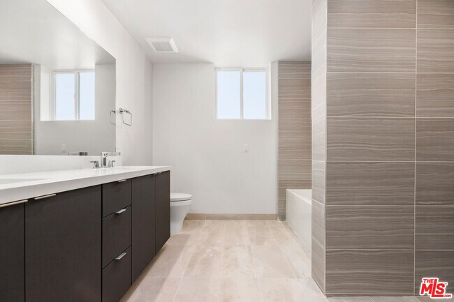 Building Photo - 1226 S Bedford St