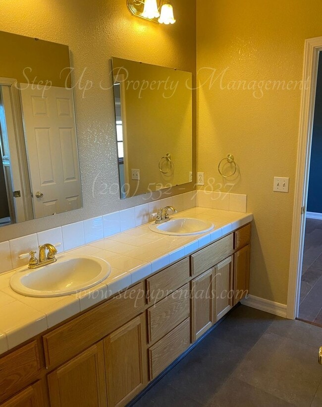 Building Photo - Elegant Mountain-View Home with Solar, Well Water & Septic – Utility Savings Included!