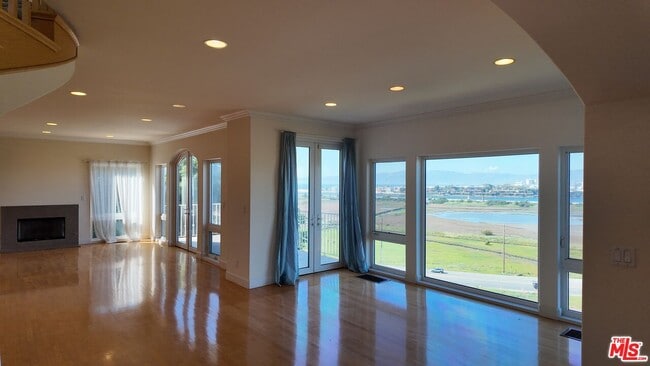 Building Photo - 8120 Billowvista Dr