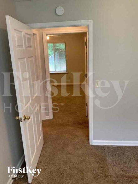 Building Photo - 1675 Pilgrim Way