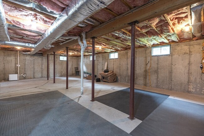 Building Photo - 46 Loring Ave
