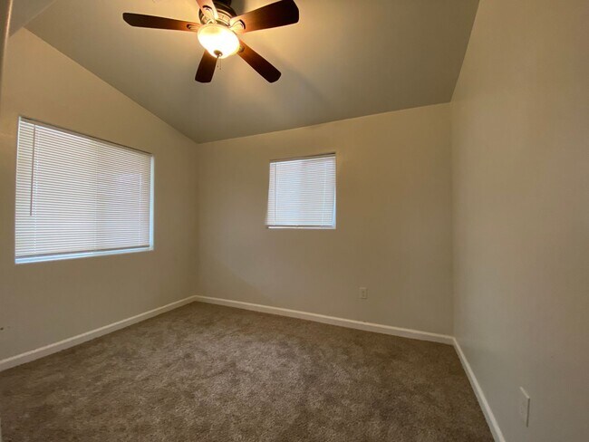 Building Photo - 863 Union St