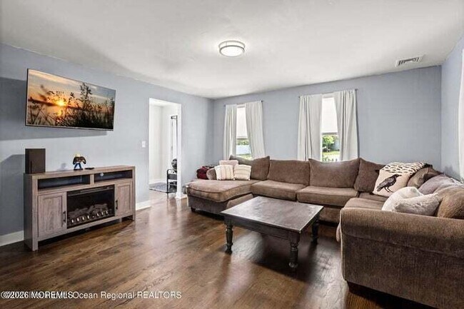 Building Photo - 109 S Main St