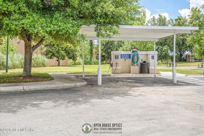 Building Photo - 7801 Point Meadows Dr