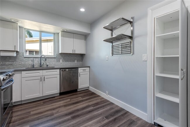 Building Photo - 326 SE 3rd Terrace