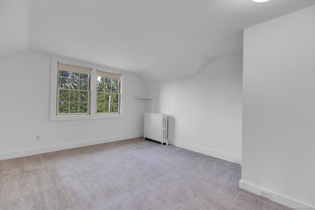 Building Photo - 49 Grandview Dr