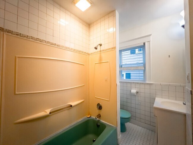 Building Photo - 67 Hampstead Rd