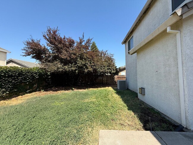 Building Photo - 4-bedroom two story home in Sylvan School ...