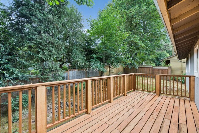 Building Photo - Inviting West Linn 4 Bed Home with Wood Fireplace, Deck, and 2-Car Garage
