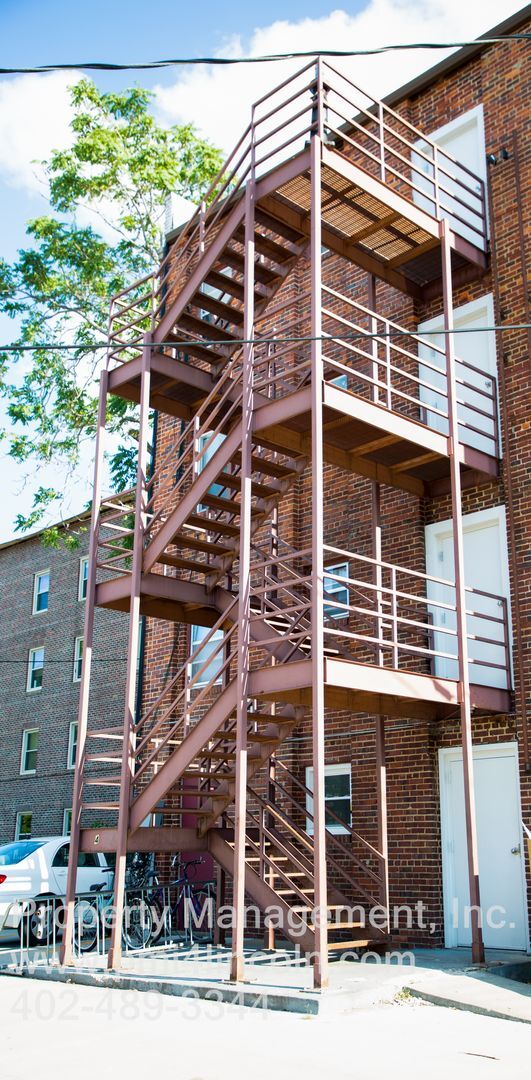 Building Photo - Remodeled, Furnished 1 Bedroom Apartment Available Now!