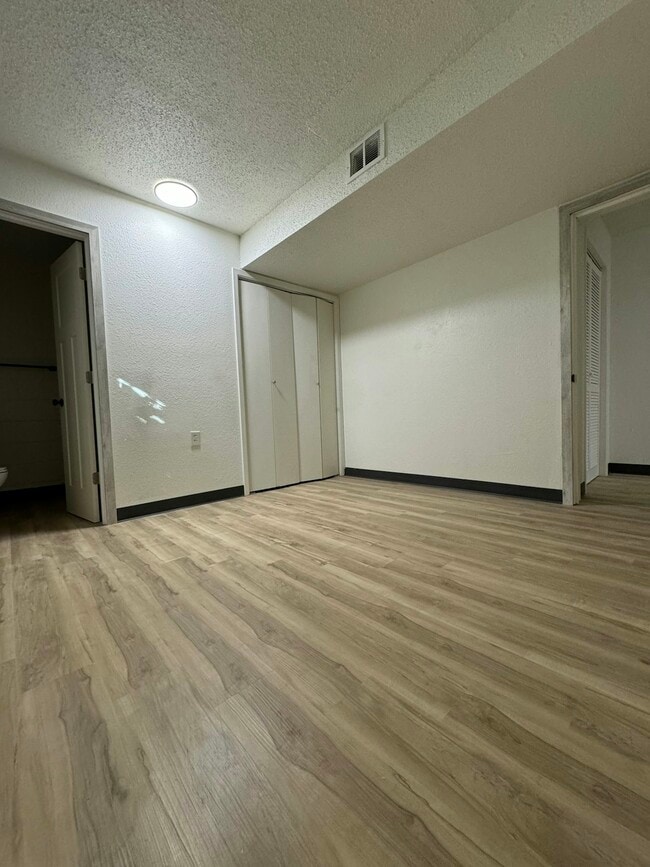 Building Photo - 831 Silver St