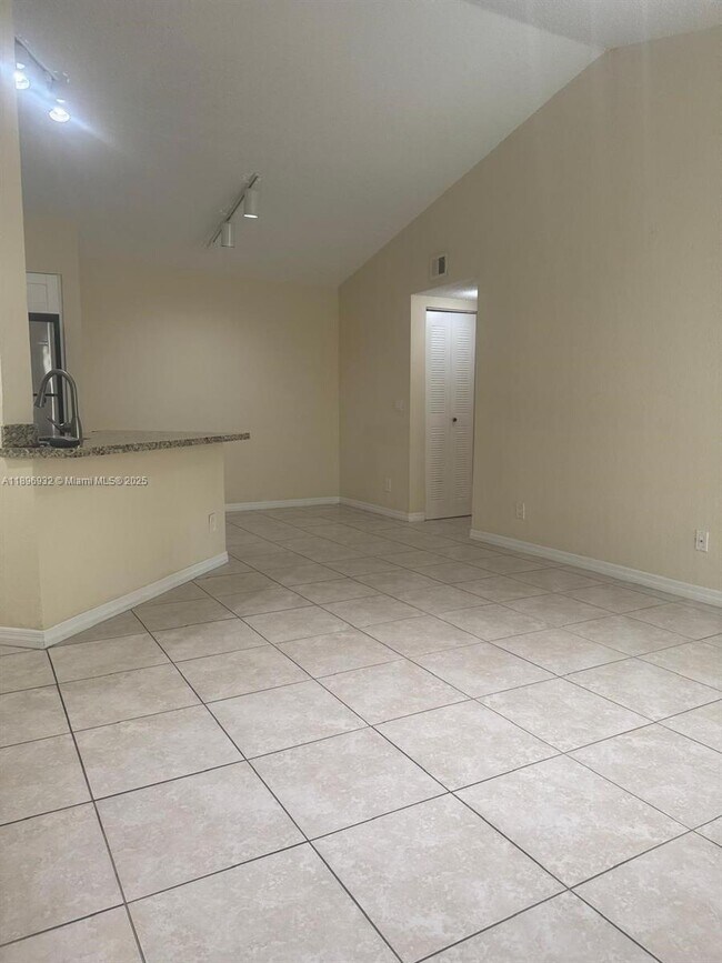Building Photo - 12730 Vista Isles Dr