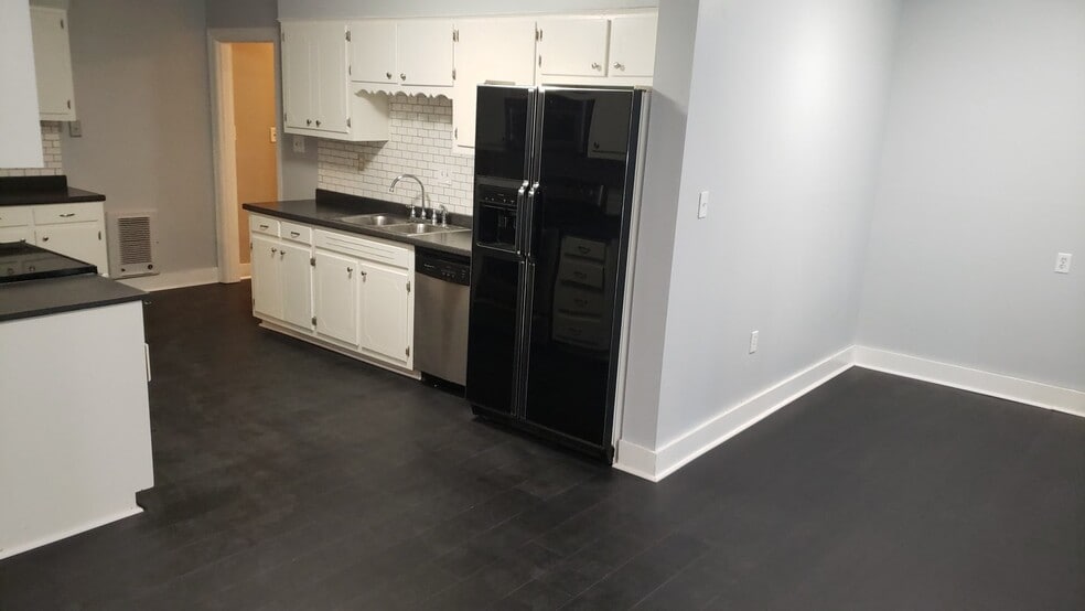 Kitchen - 360 N White Station Rd