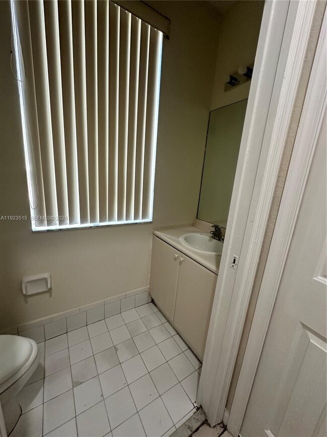 Building Photo - 2704 SE 15th Pl