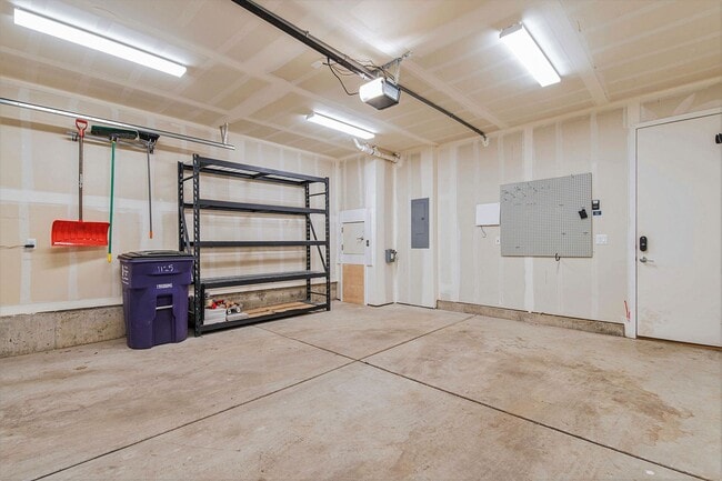 Building Photo - Modern 3BD, 4BA LoHi Townhome with Large Balcony and 2-Car Garage