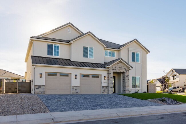 Building Photo - Beautiful 5 bed 4 bath home in Desert Cany...