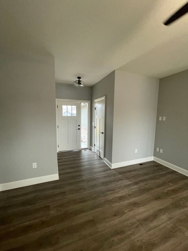 Building Photo - 3419 Laughlin St