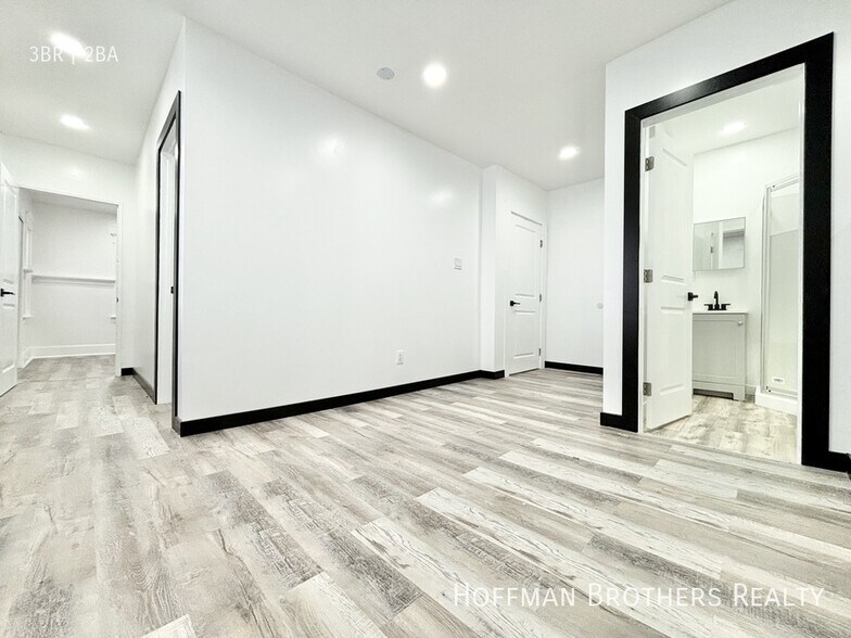 Building Photo - 1518 11th Pl