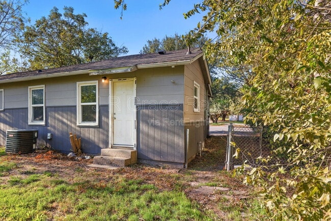 Building Photo - 3621 Redbird St