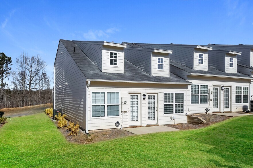 Building Photo - 207 Riley Cir