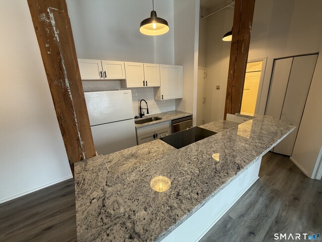 Building Photo - 222 Williams St E