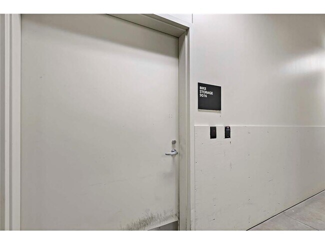 Building Photo - 2929 Chicago Ave