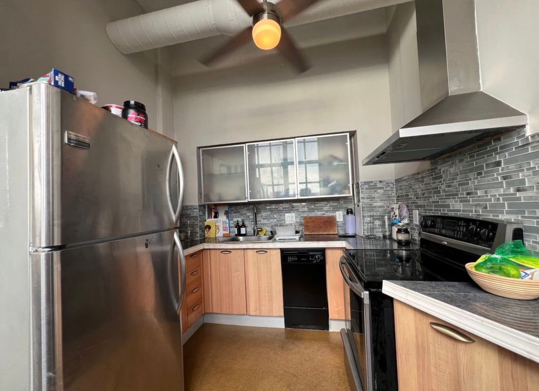 Building Photo - 6533 E Jefferson Ave