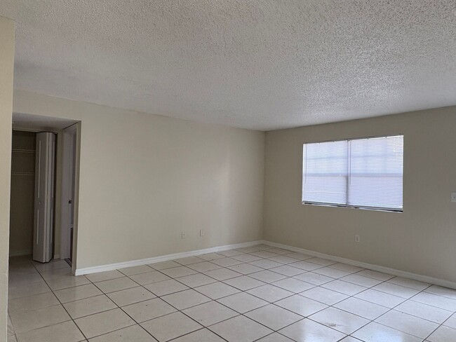 Building Photo - 2bed/1bath condo ready August 2025 only $1...