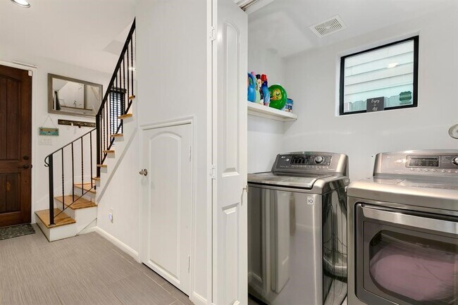 Building Photo - 1841 Radcliffe St