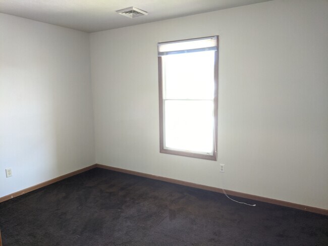 Building Photo - 119 Bambi Ct