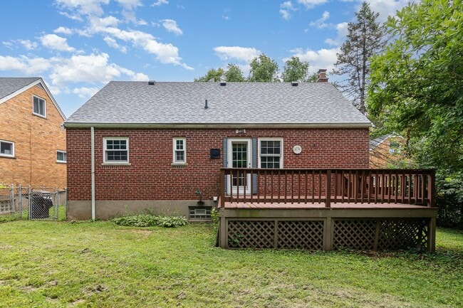 Building Photo - Stunningly Renovated 4 Bedroom 1 Bathroom ...