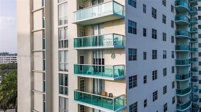 Building Photo - 3801 S Ocean Dr