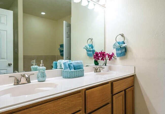 Building Photo - 1 bedroom in Conroe TX 77384