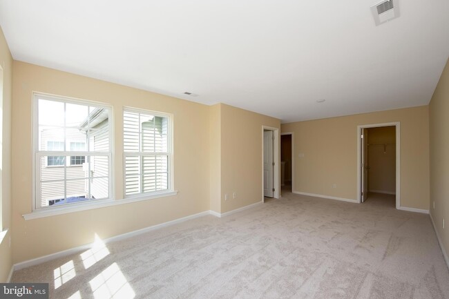 Building Photo - 421 Dogwood Dr