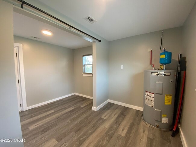 Building Photo - 1606 Clay Ave