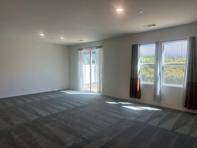 Building Photo - 4 Bed/2Bath, Solar Single-Story Home in Hi...