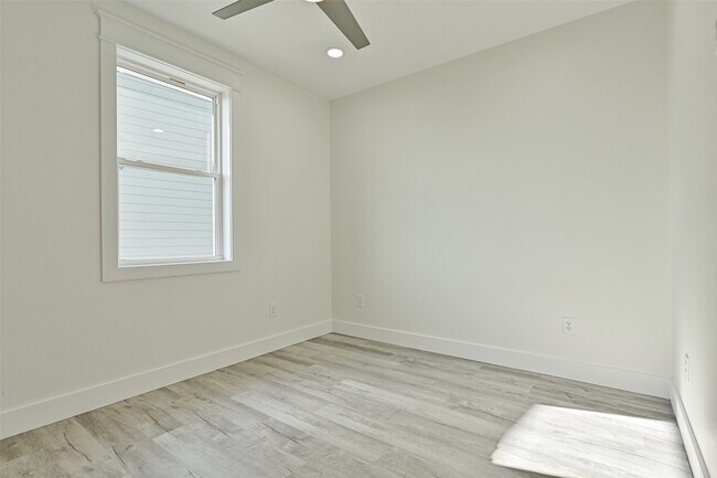 Building Photo - 25231 Sausalito Dr
