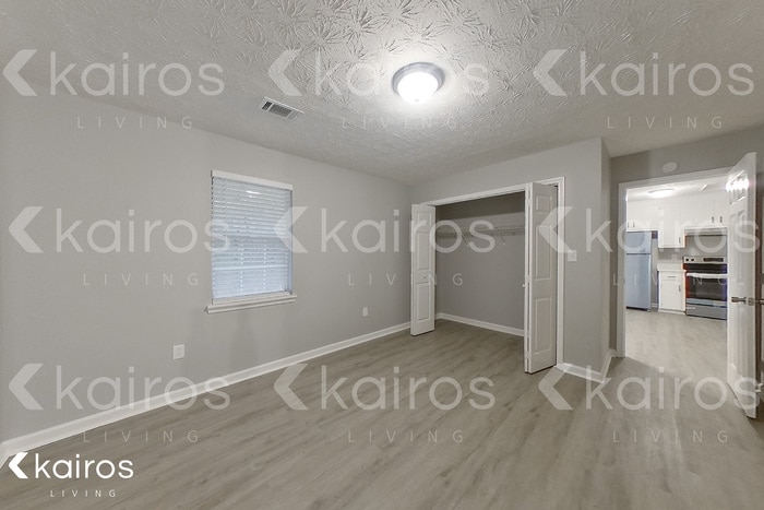 Building Photo - 400 Beaver Pointe Dr