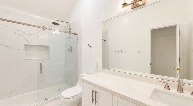 Building Photo - 423 Blossomwood Dr