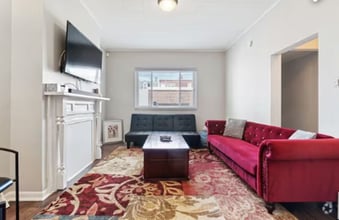 Building Photo - Newly Renovated 2 Bed, 1 Bath Home - Centr...