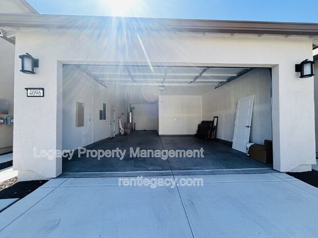 Building Photo - 4096 Azul Way