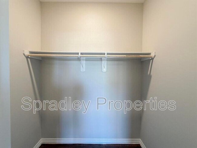 Building Photo - 1124 W Ave O