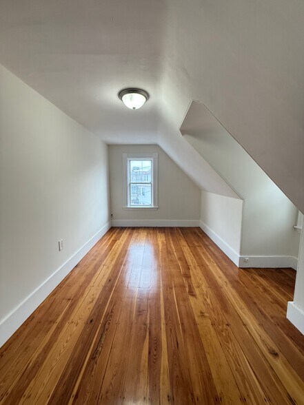 Building Photo - 5 Alcott St