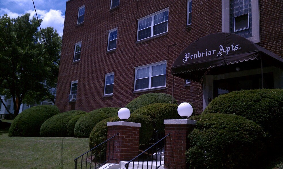 Building Entrance - 409 Rohrer St