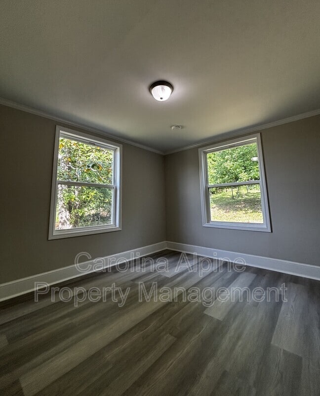 Building Photo - 634 McKee St