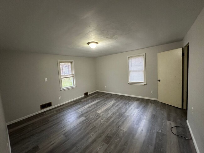 Building Photo - 427-429 Freeport Rd