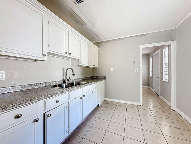 Building Photo - 6377 Lamar Dr