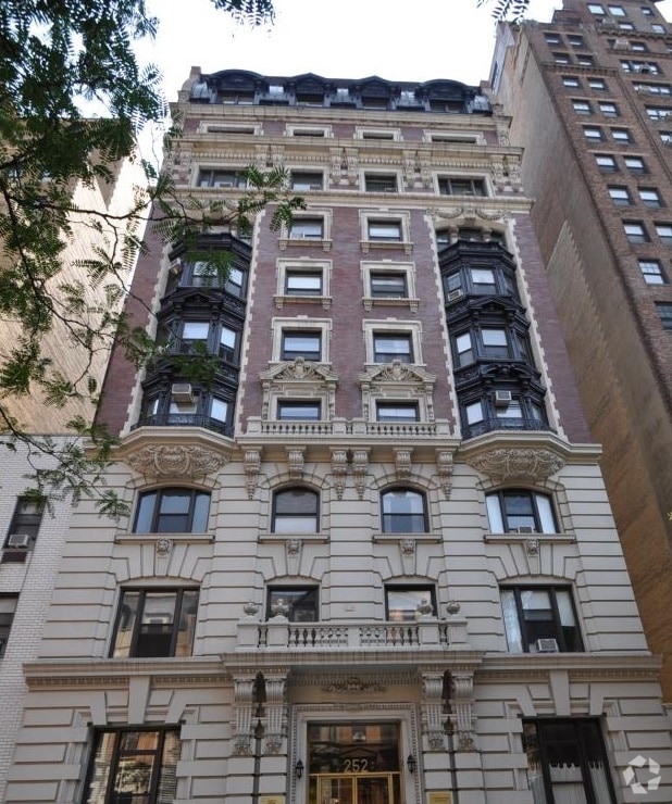 Building Photo - The WIllard