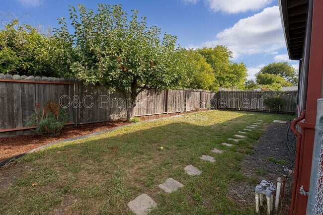 Building Photo - 120 Ward Ct