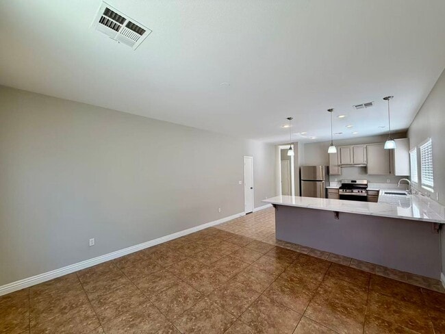 Building Photo - Beautiful single one-story home